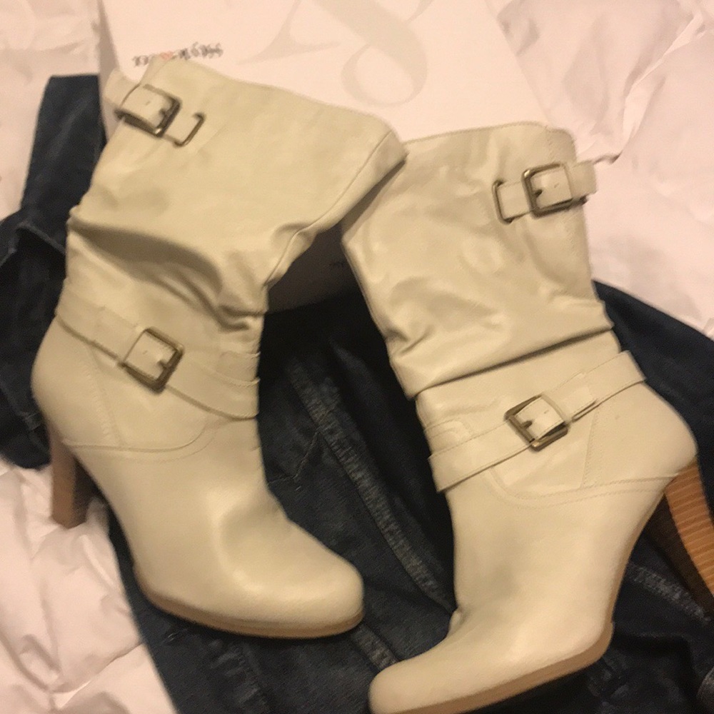 Ladies Mid calf winter white high heel size 10M